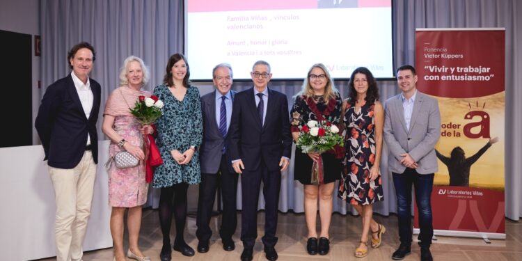 La Dra. Ana Mafé recibe un reconocimiento por demostrar científicamente la autenticidad del «Santo Grial»