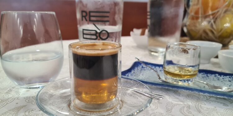 El III Concurso «El Mejor Cremaet del Turia» en Riba-roja de Túria corona a Cafetería Heladería Matí y Restaurante Rebó como los grandes ganadores