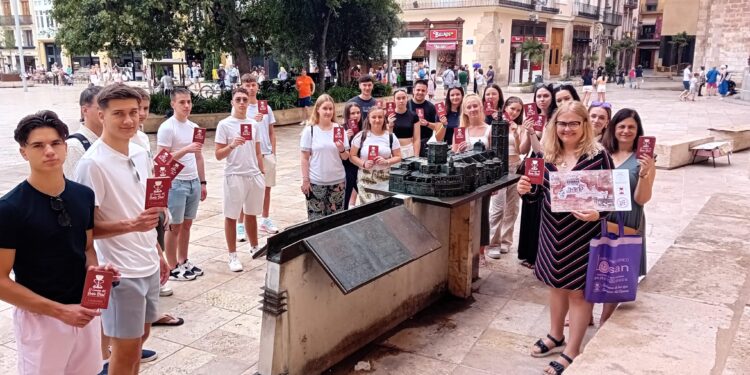 Intercambio de conocimientos entre estudiantes eslovenos Erasmus+ y El Camino del Santo Grial