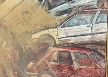 Encuentran en Paiporta un cuadro que parece predecir la DANA: coches apilados y caos en un lienzo rescatado del barro